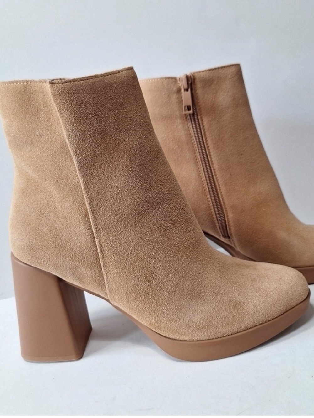 New* NATURALIZER Genn-Reach (Cookie Dough) Suede Ankle Bootie Size 6.5 $200